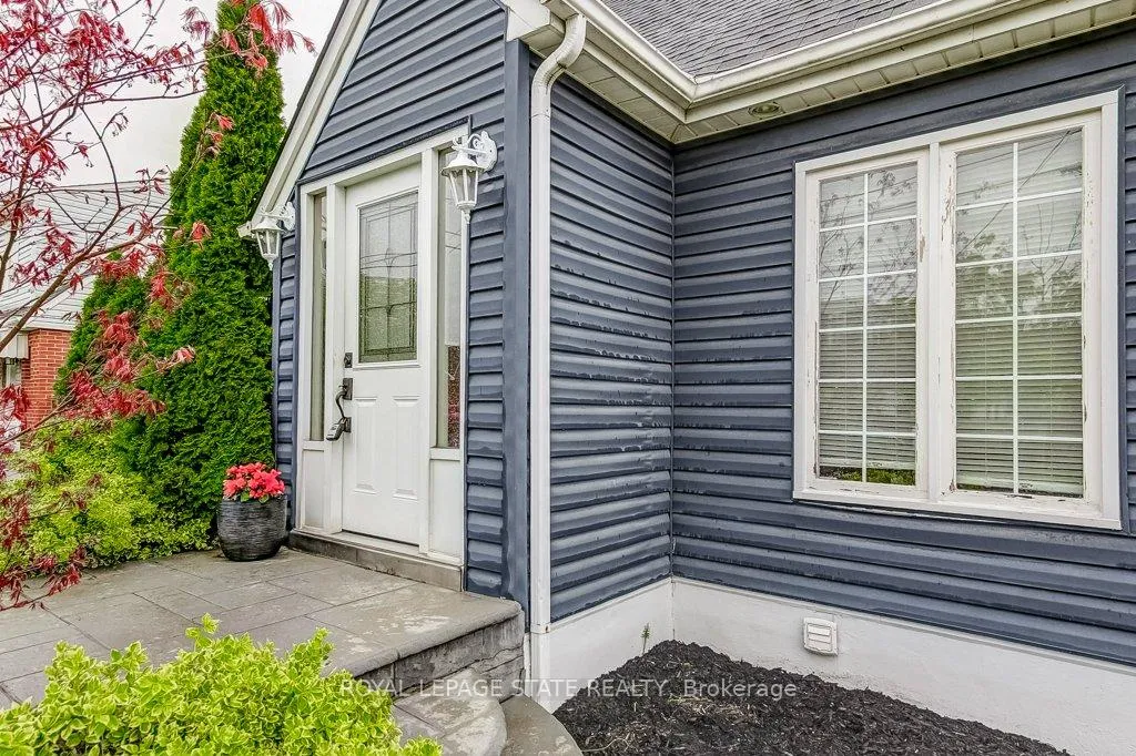 Photo 3 of 114 Second Street N, Hamilton, Stoney Creek — HOMEH