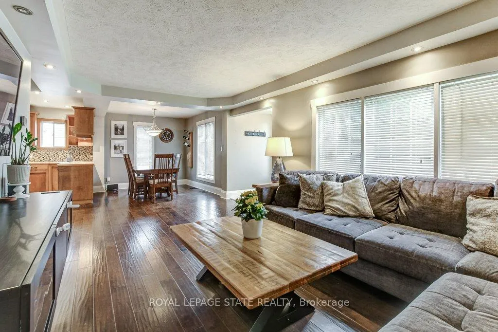 Photo 9 of 114 Second Street N, Hamilton, Stoney Creek — HOMEH