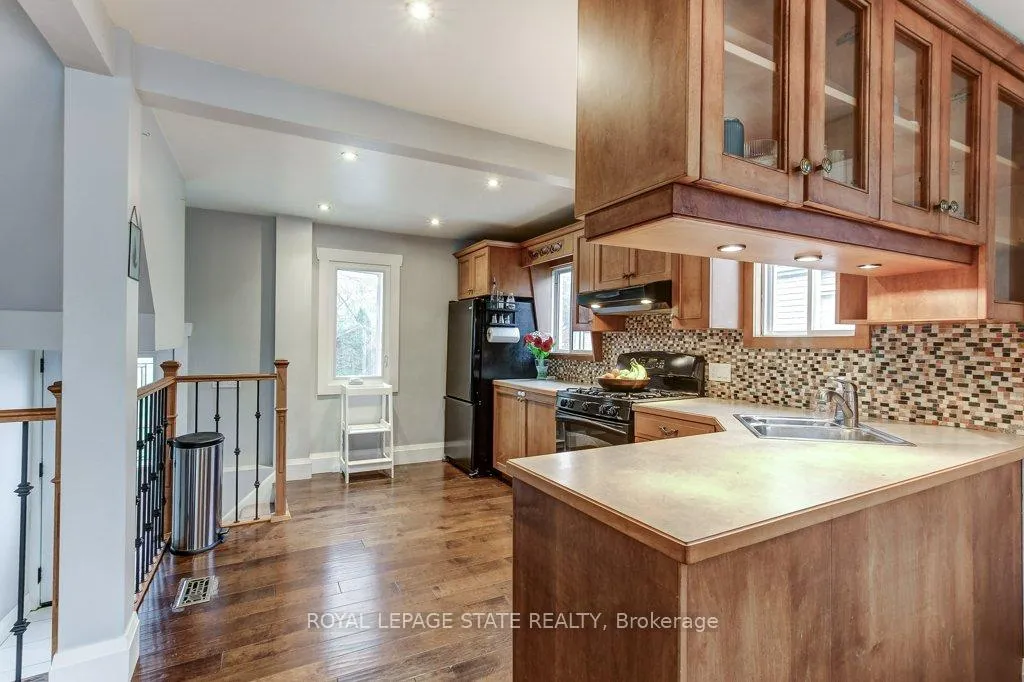 Photo 13 of 114 Second Street N, Hamilton, Stoney Creek — HOMEH