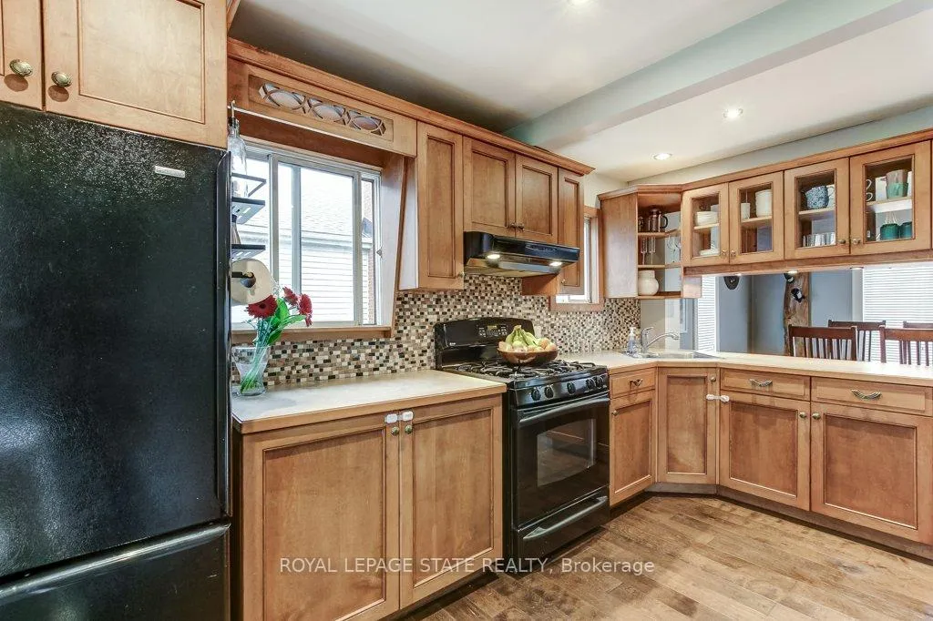 Photo 15 of 114 Second Street N, Hamilton, Stoney Creek — HOMEH