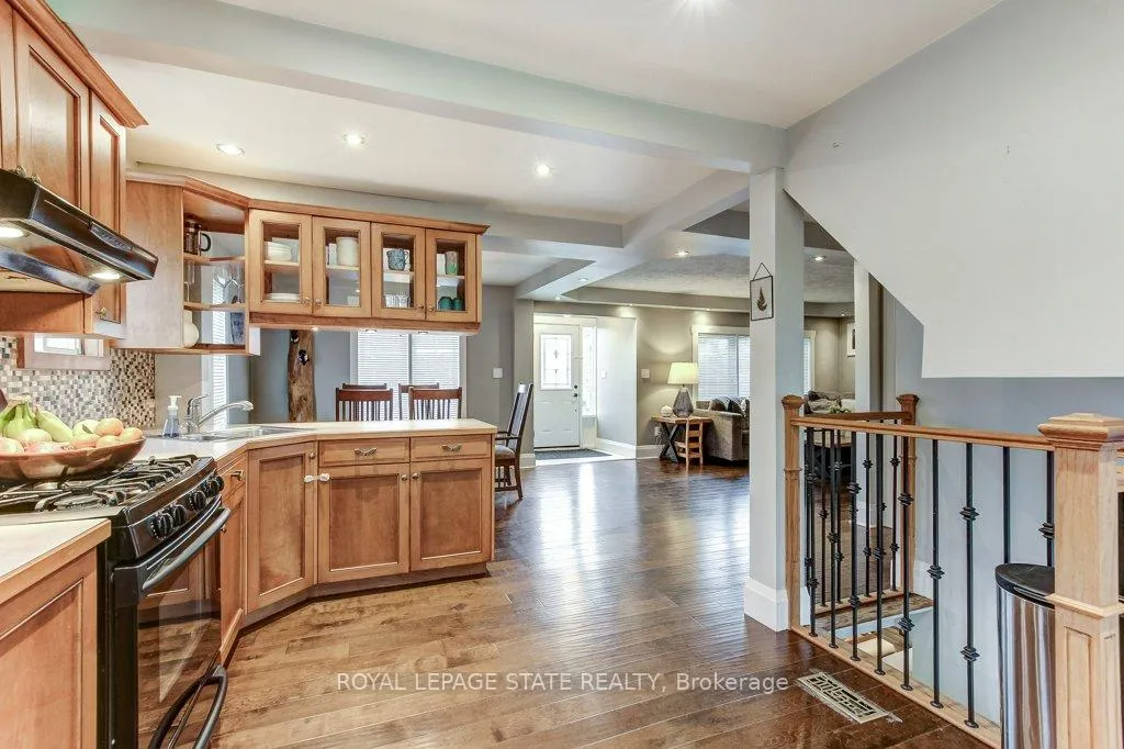 Photo 16 of 114 Second Street N, Hamilton, Stoney Creek — HOMEH