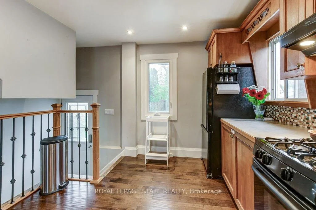 Photo 17 of 114 Second Street N, Hamilton, Stoney Creek — HOMEH