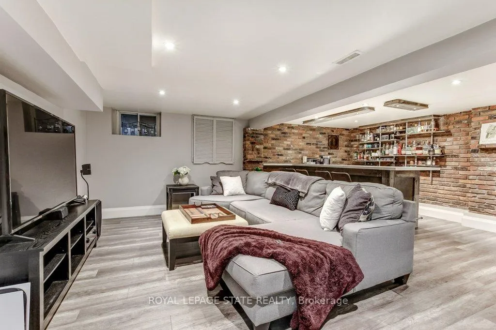 Photo 26 of 114 Second Street N, Hamilton, Stoney Creek — HOMEH