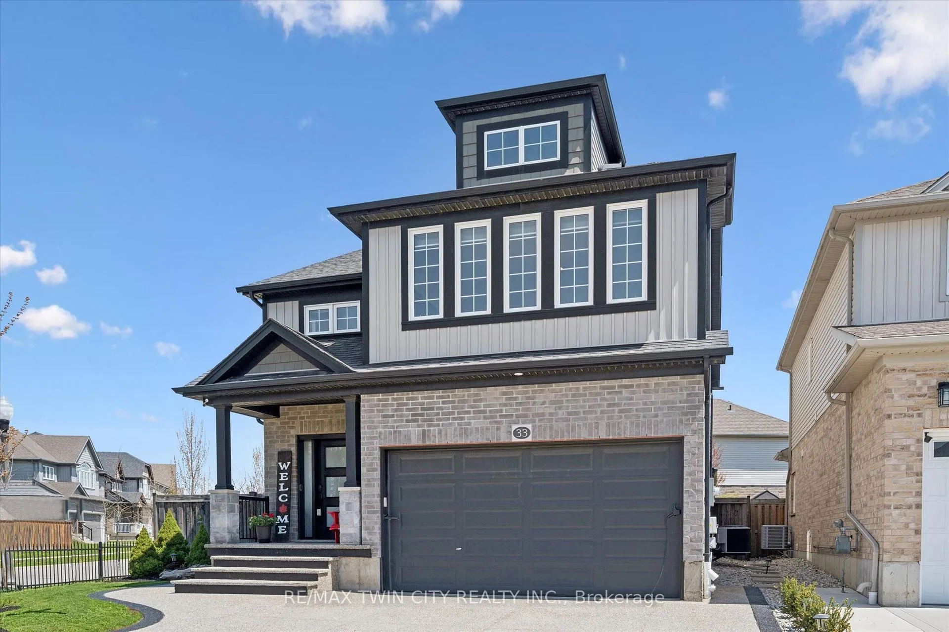 Photo 2 of 33 Mistywood Street, Kitchener — HOMEH