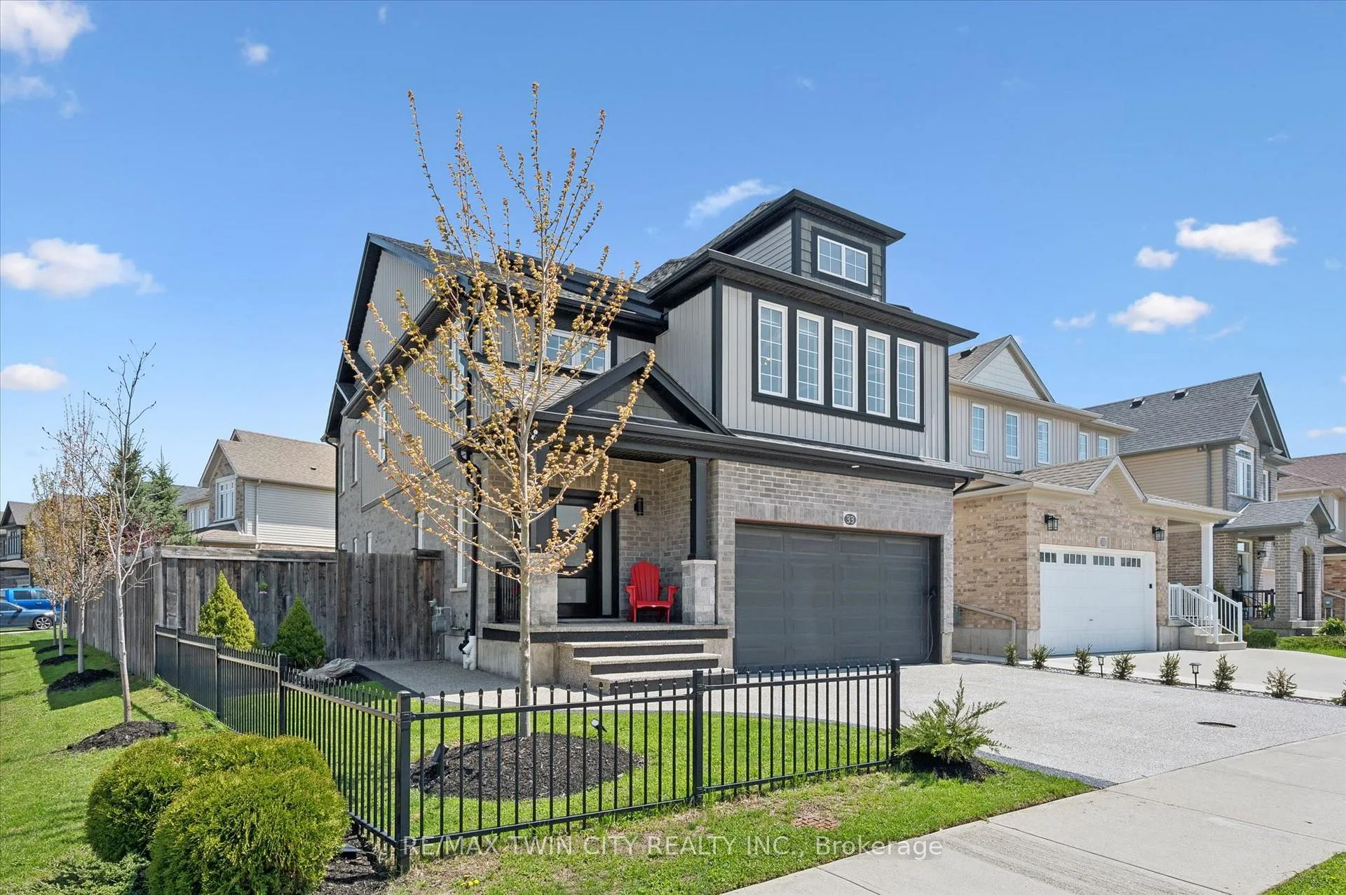 Photo 3 of 33 Mistywood Street, Kitchener — HOMEH