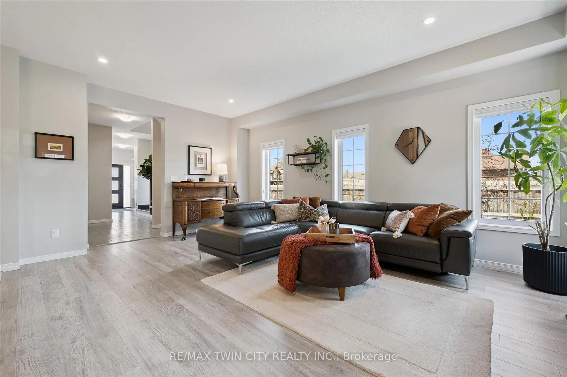 Photo 9 of 33 Mistywood Street, Kitchener — HOMEH