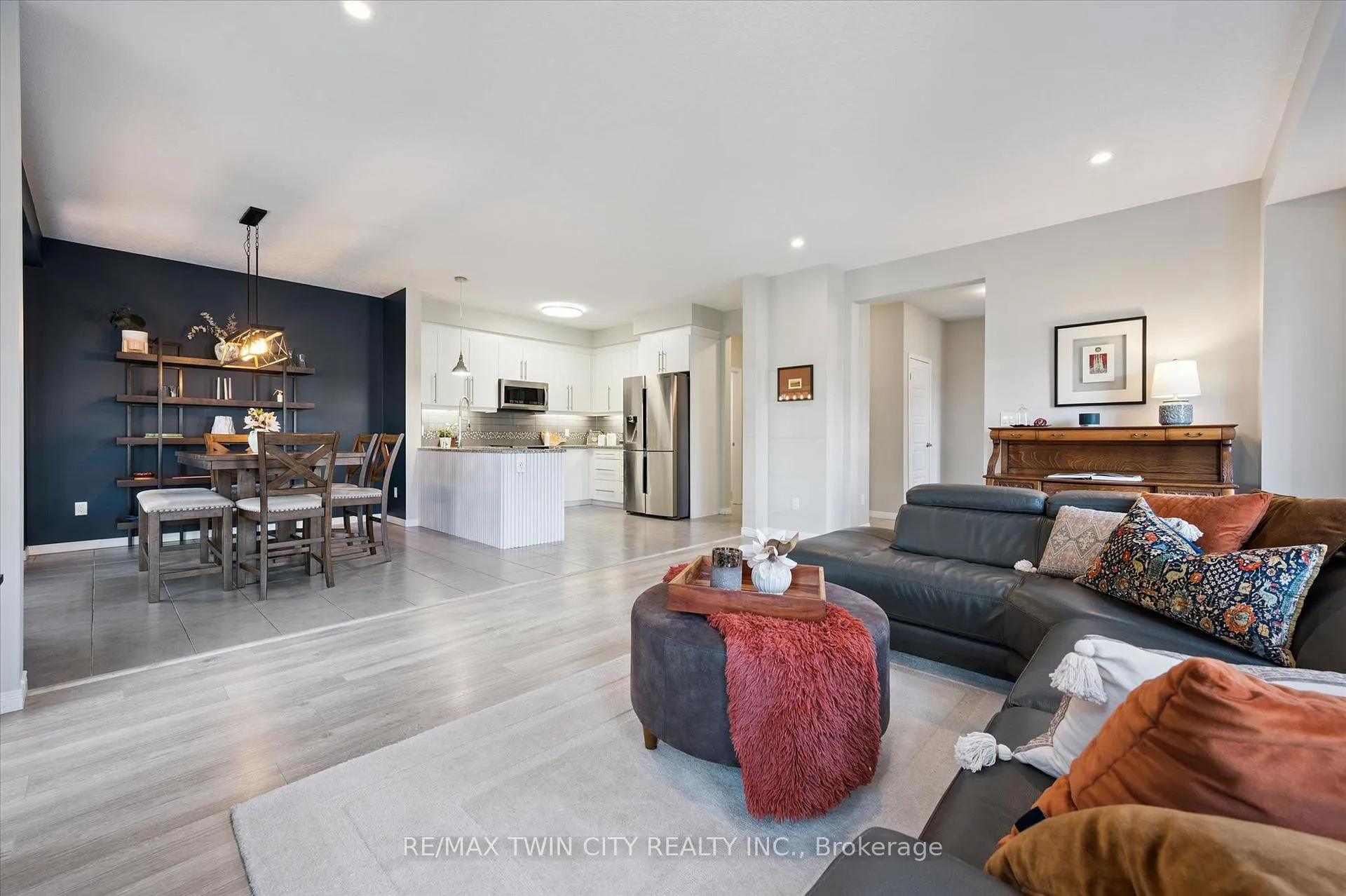 Photo 10 of 33 Mistywood Street, Kitchener — HOMEH