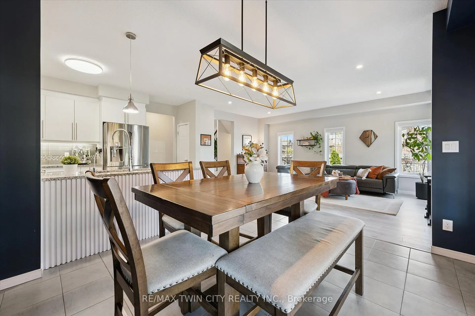 Photo 12 of 33 Mistywood Street, Kitchener — HOMEH