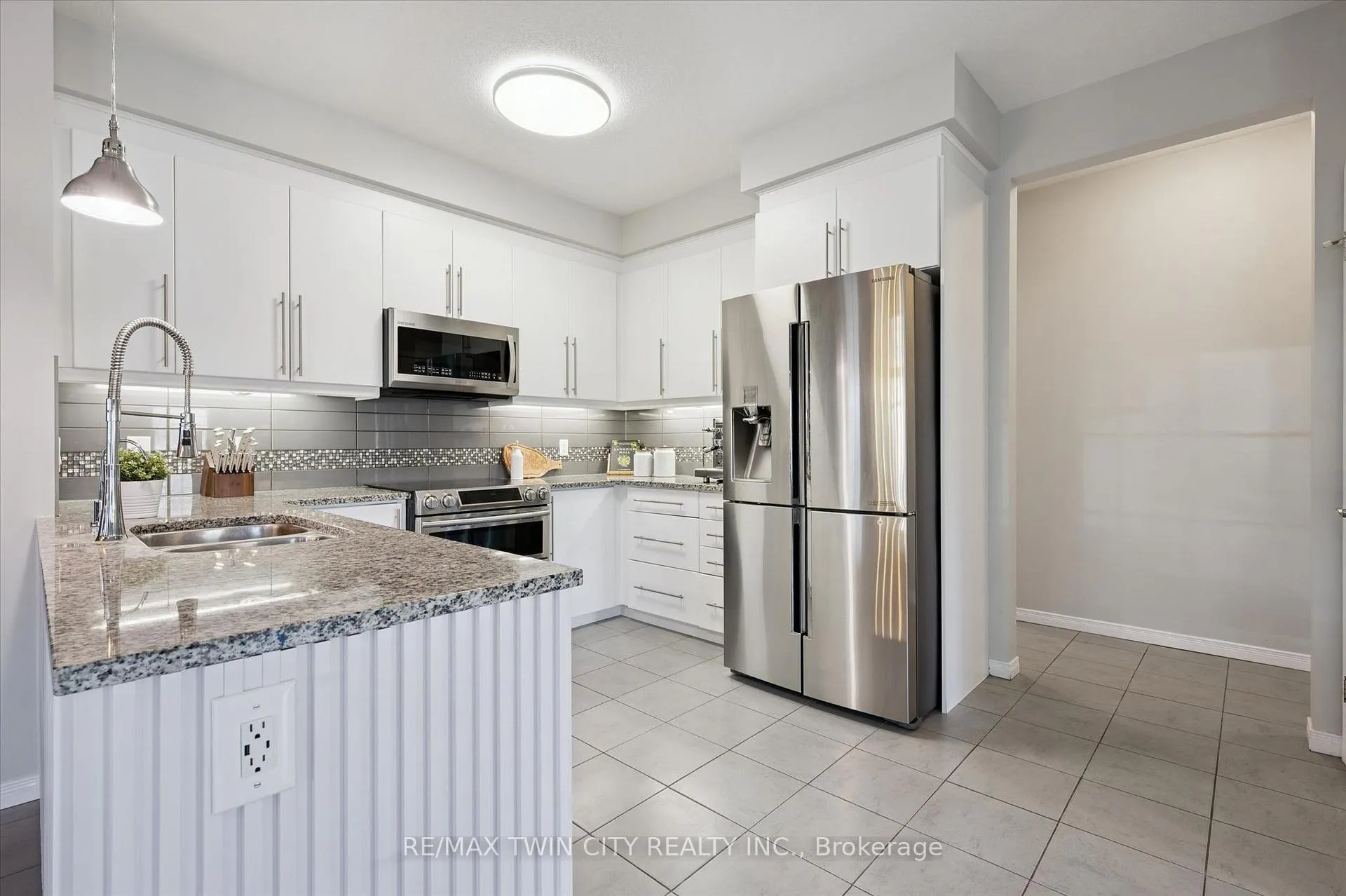 Photo 13 of 33 Mistywood Street, Kitchener — HOMEH