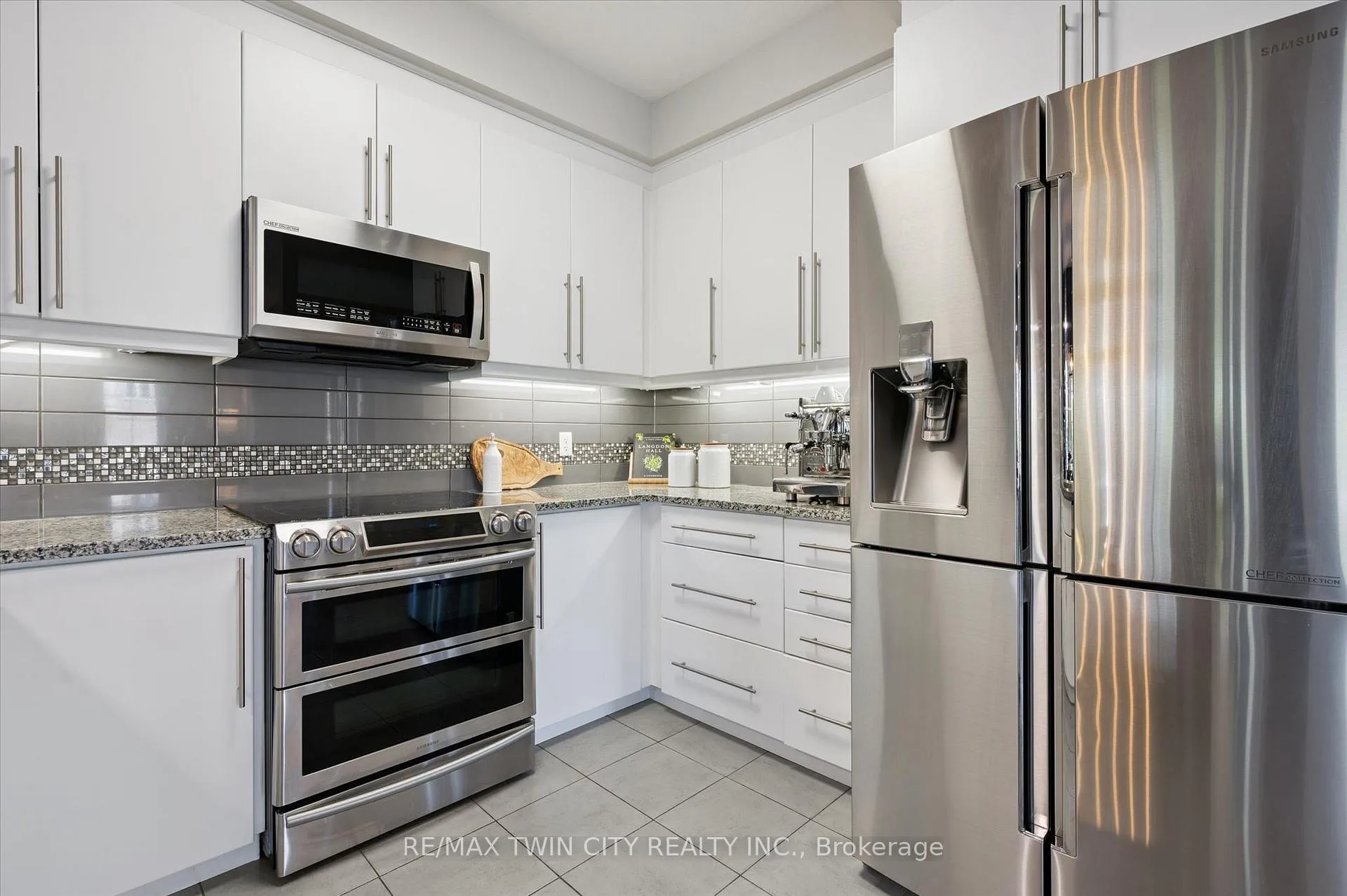 Photo 14 of 33 Mistywood Street, Kitchener — HOMEH