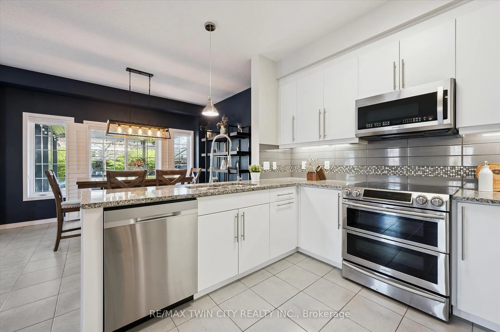 Photo 15 of 33 Mistywood Street, Kitchener — HOMEH