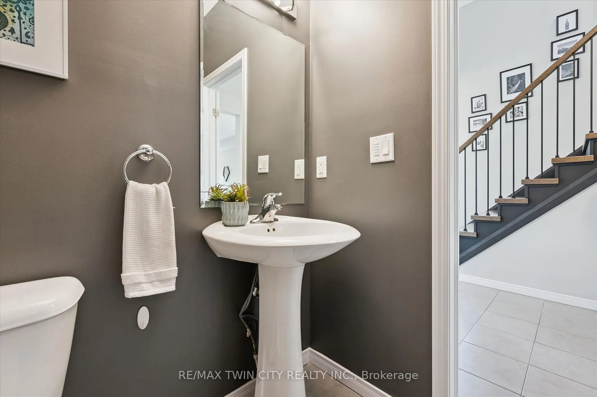 Photo 16 of 33 Mistywood Street, Kitchener — HOMEH