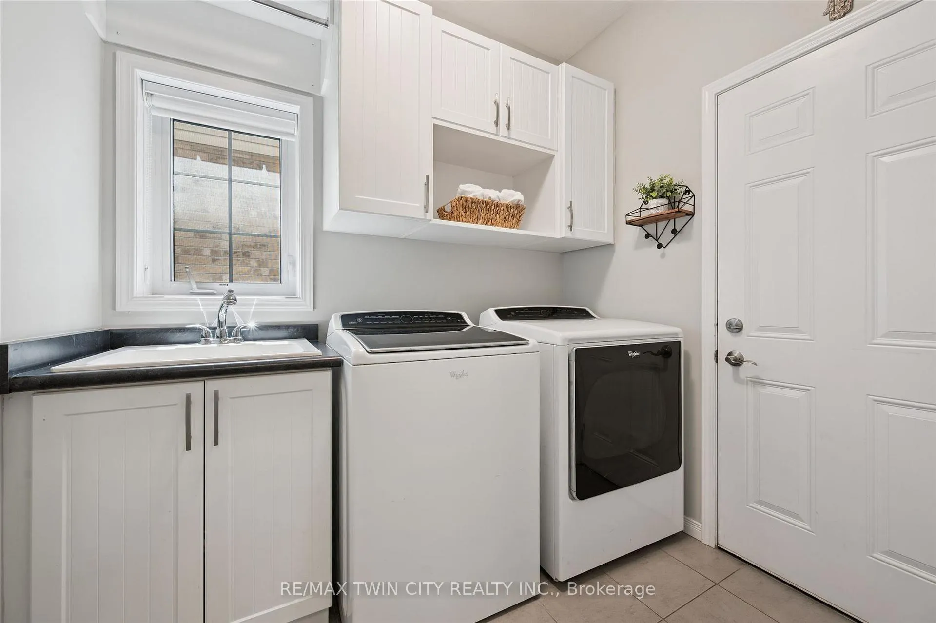 Photo 17 of 33 Mistywood Street, Kitchener — HOMEH