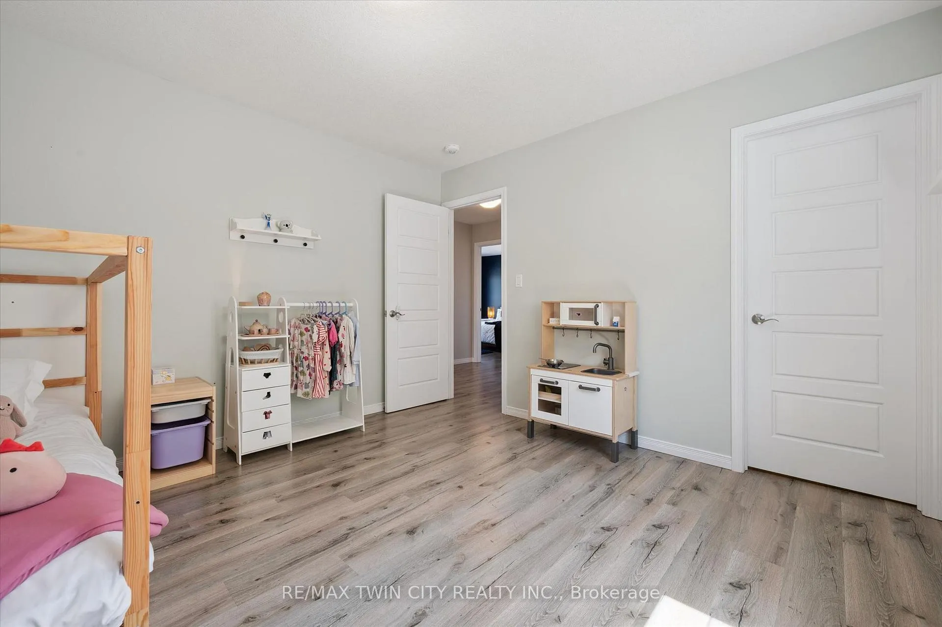 Photo 20 of 33 Mistywood Street, Kitchener — HOMEH