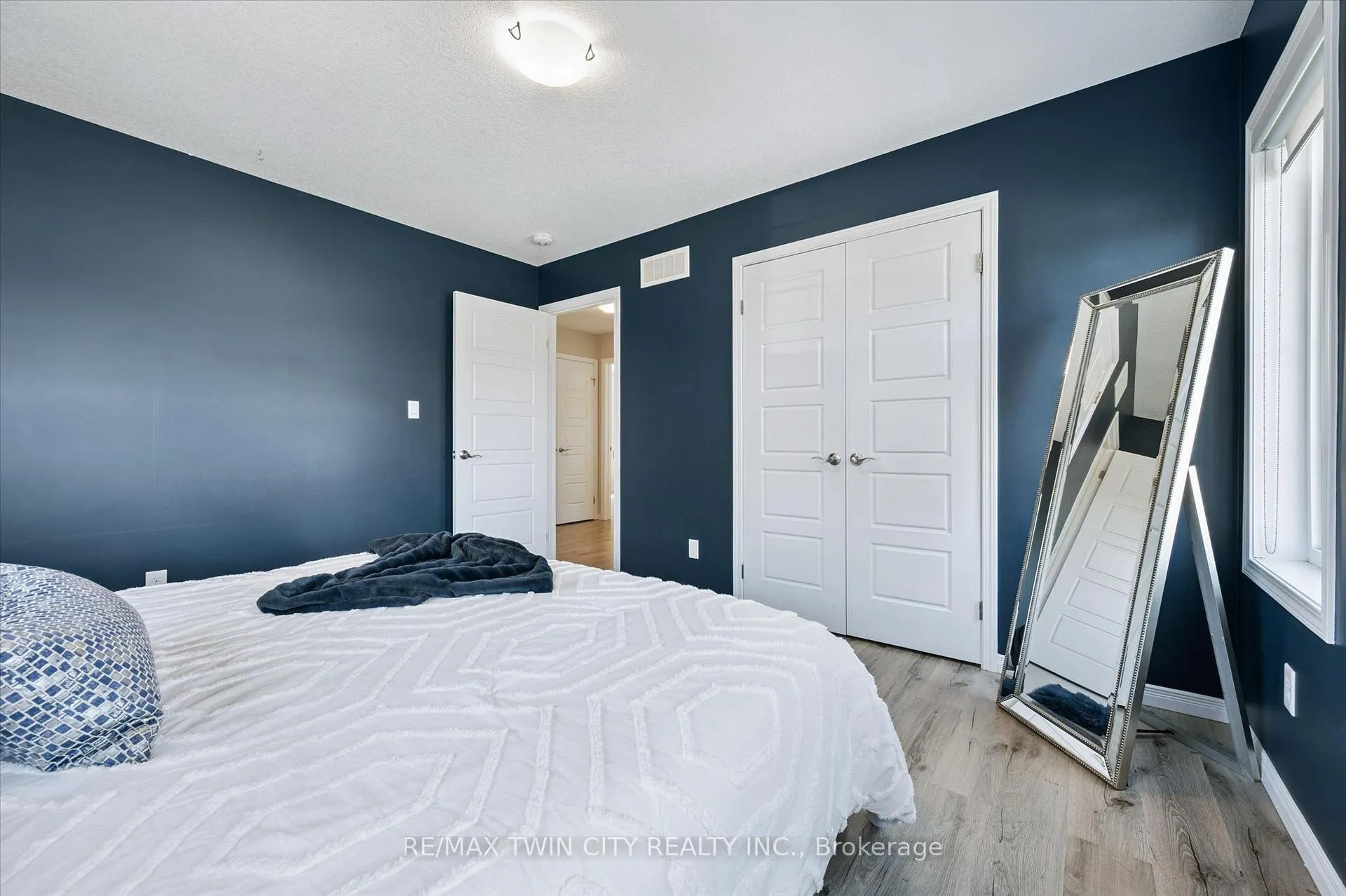Photo 24 of 33 Mistywood Street, Kitchener — HOMEH