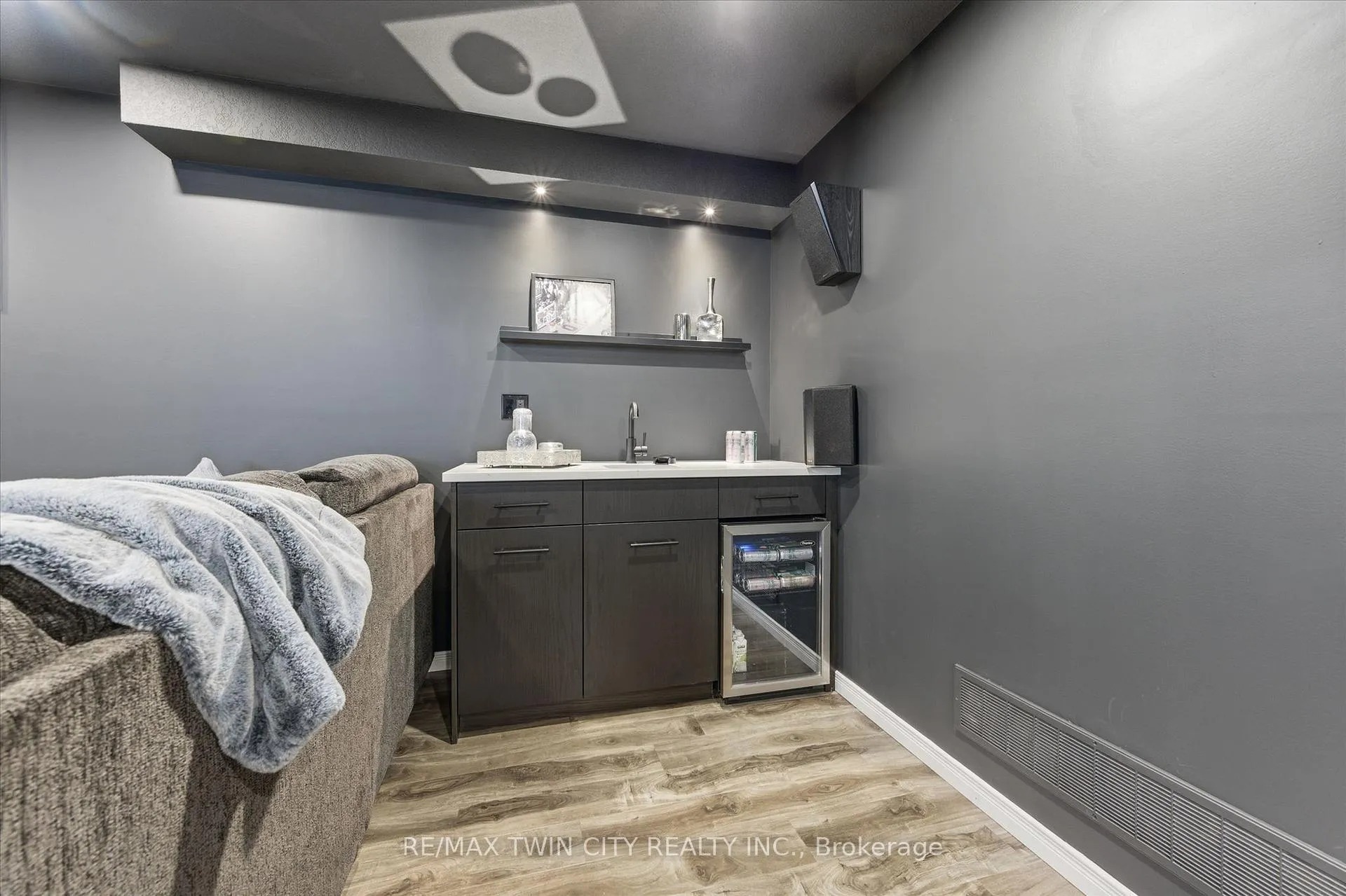 Photo 34 of 33 Mistywood Street, Kitchener — HOMEH
