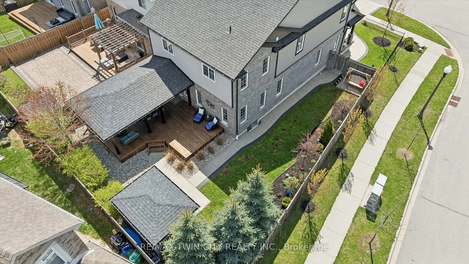 Photo 43 of 33 Mistywood Street, Kitchener — HOMEH
