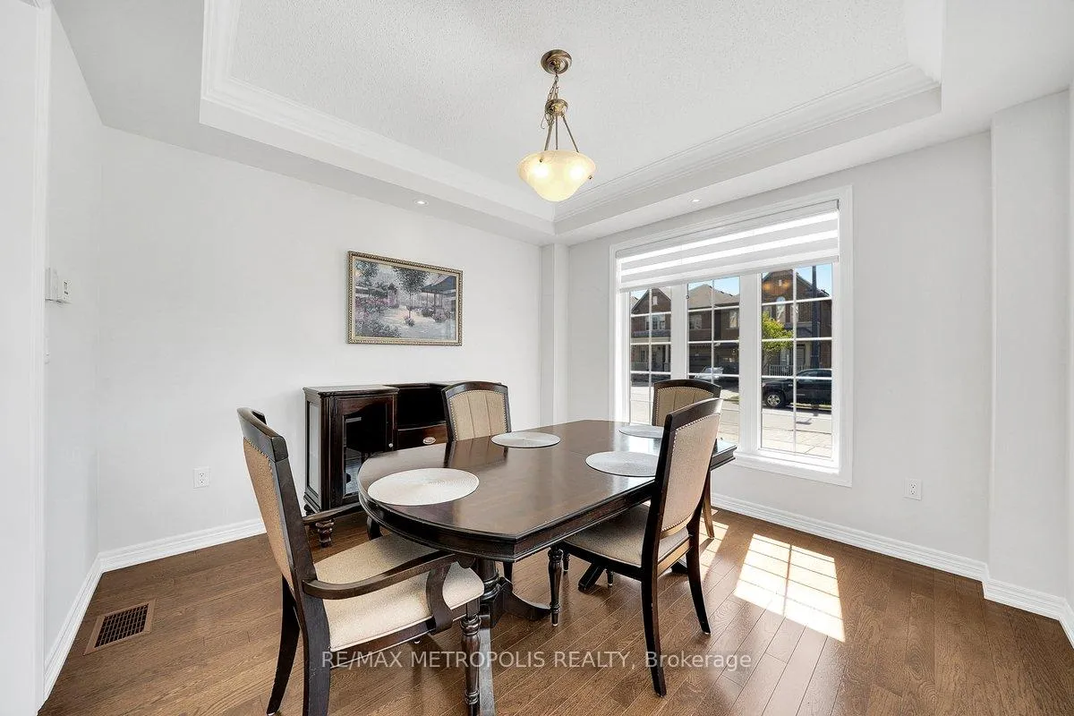 Photo 7 of 115 Pelee Avenue, Vaughan, Kleinburg — HOMEH