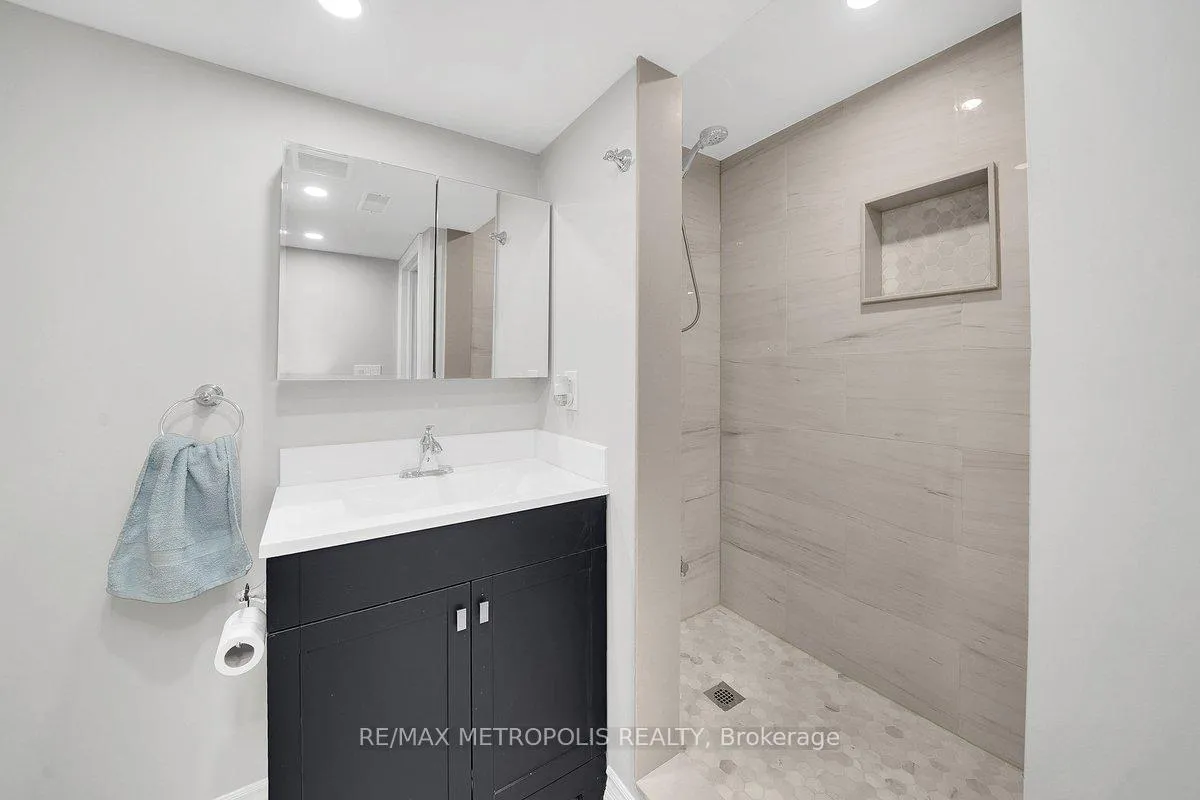 Photo 21 of 115 Pelee Avenue, Vaughan, Kleinburg — HOMEH