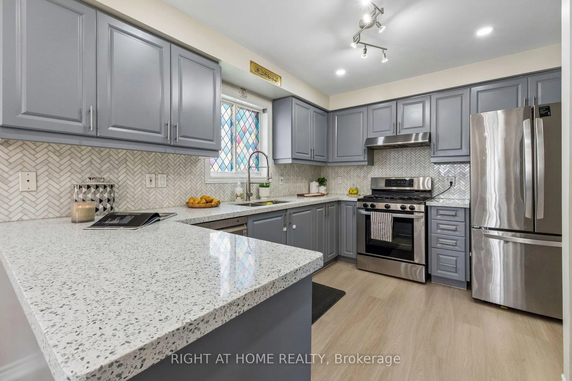 Photo 9 of 640 Ormond Drive, Oshawa, Samac — HOMEH