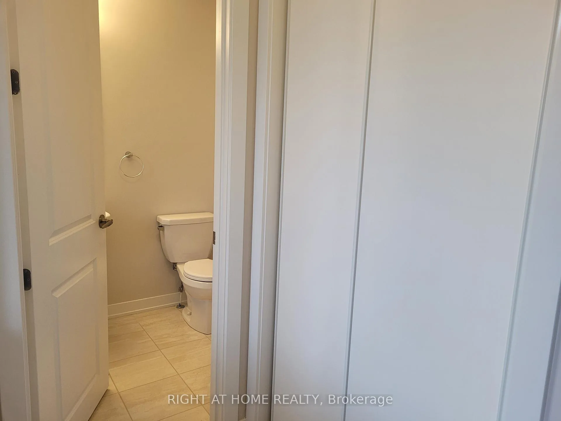 Photo 3 of 12 Focality Crescent, Ottawa, Barrhaven - Half Moon Bay — HOMEH