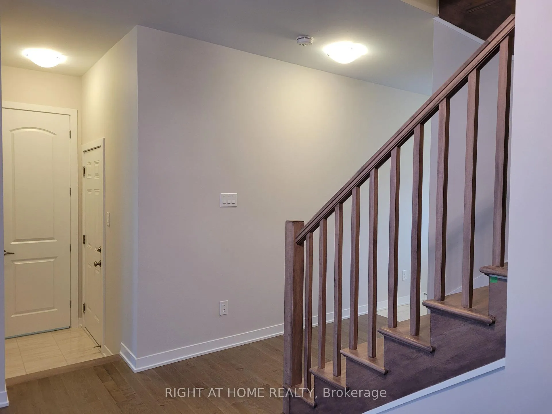 Photo 5 of 12 Focality Crescent, Ottawa, Barrhaven - Half Moon Bay — HOMEH