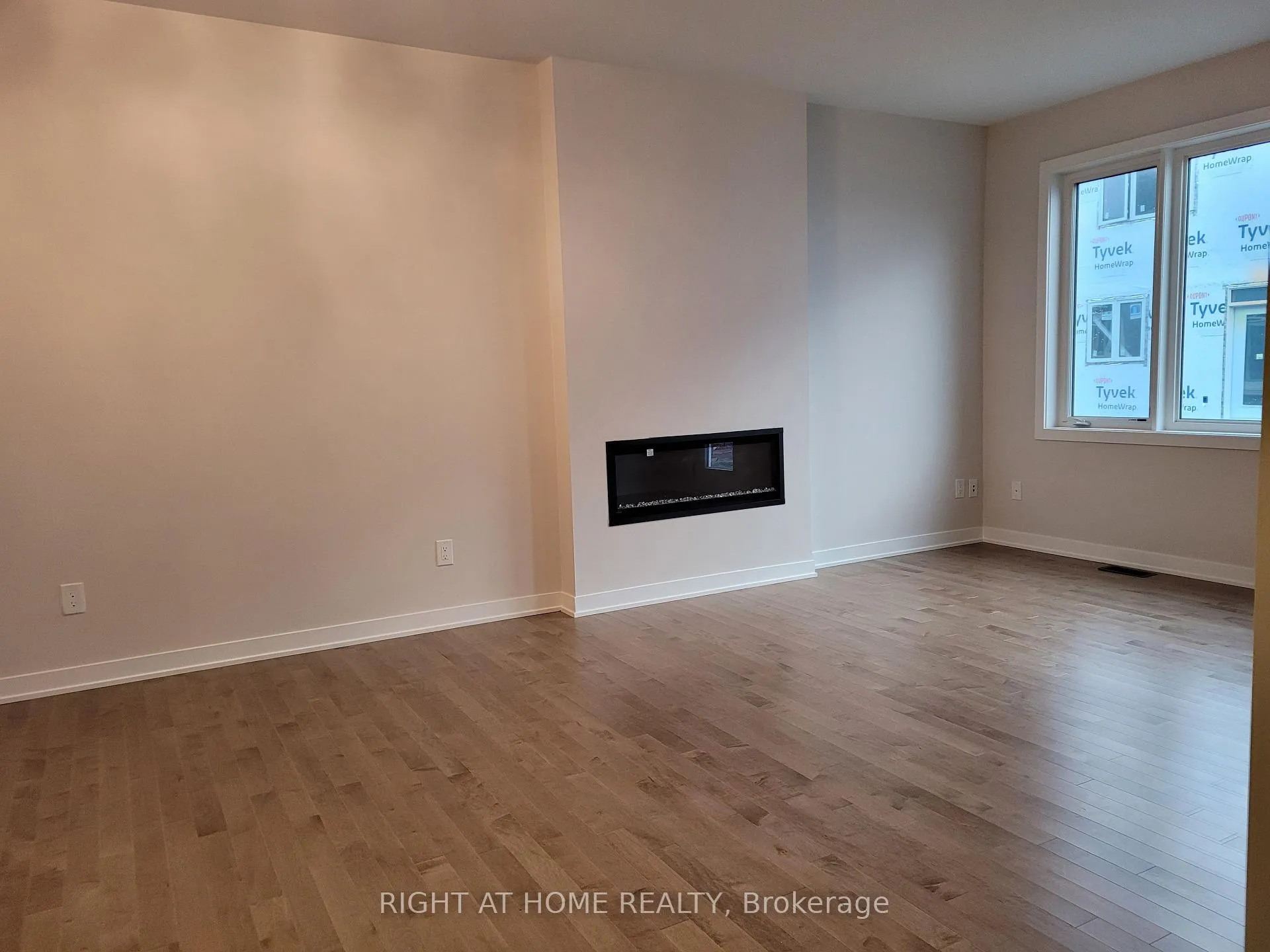 Photo 6 of 12 Focality Crescent, Ottawa, Barrhaven - Half Moon Bay — HOMEH