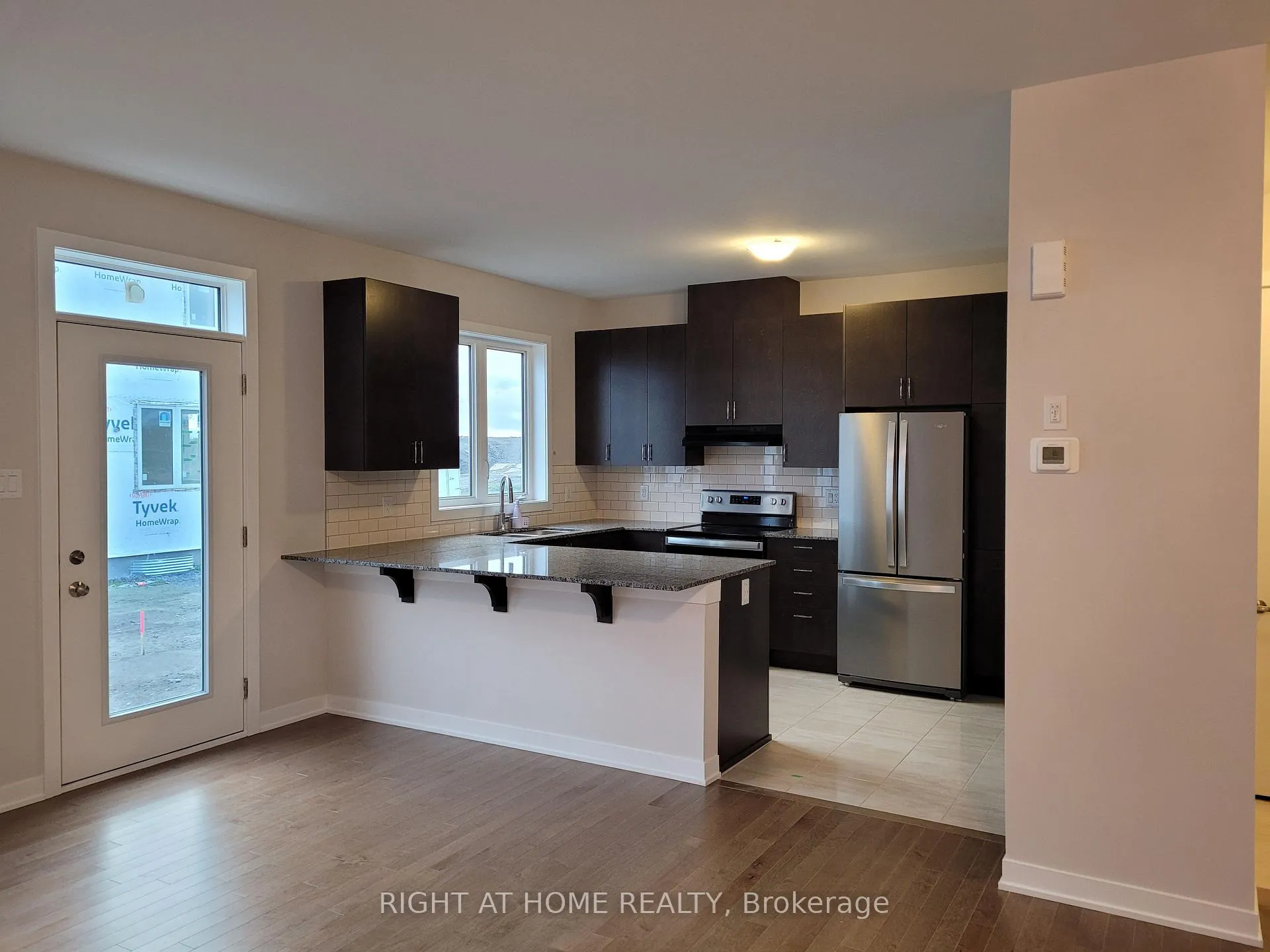 Photo 7 of 12 Focality Crescent, Ottawa, Barrhaven - Half Moon Bay — HOMEH