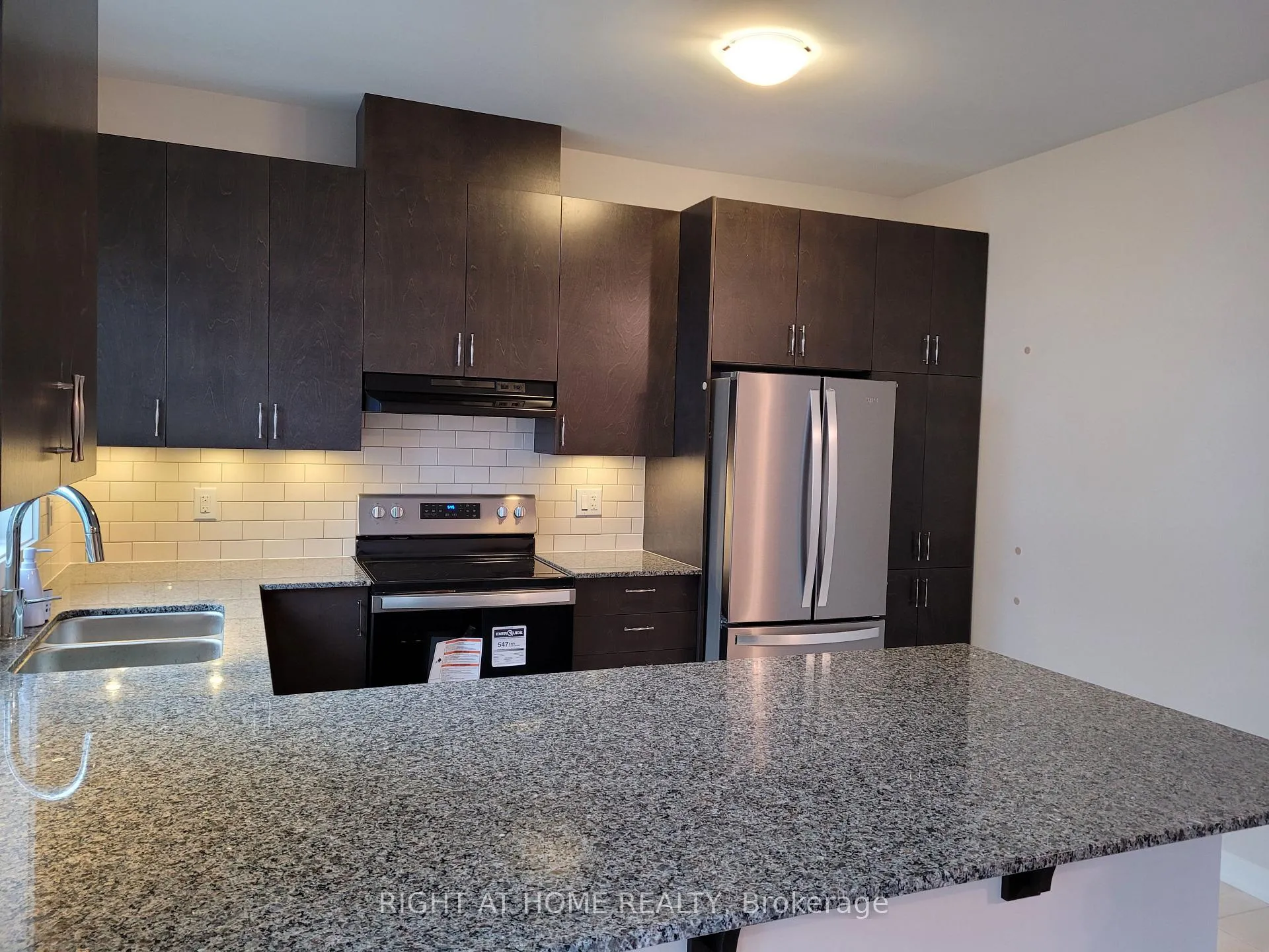 Photo 10 of 12 Focality Crescent, Ottawa, Barrhaven - Half Moon Bay — HOMEH
