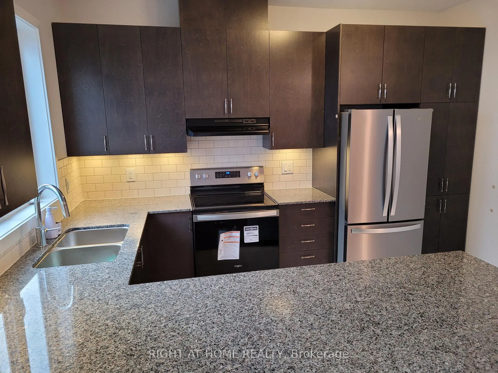 Photo 11 of 12 Focality Crescent, Ottawa, Barrhaven - Half Moon Bay — HOMEH