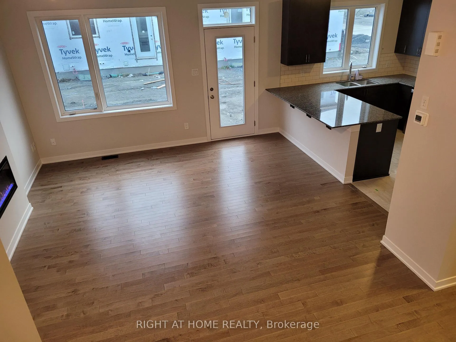 Photo 15 of 12 Focality Crescent, Ottawa, Barrhaven - Half Moon Bay — HOMEH