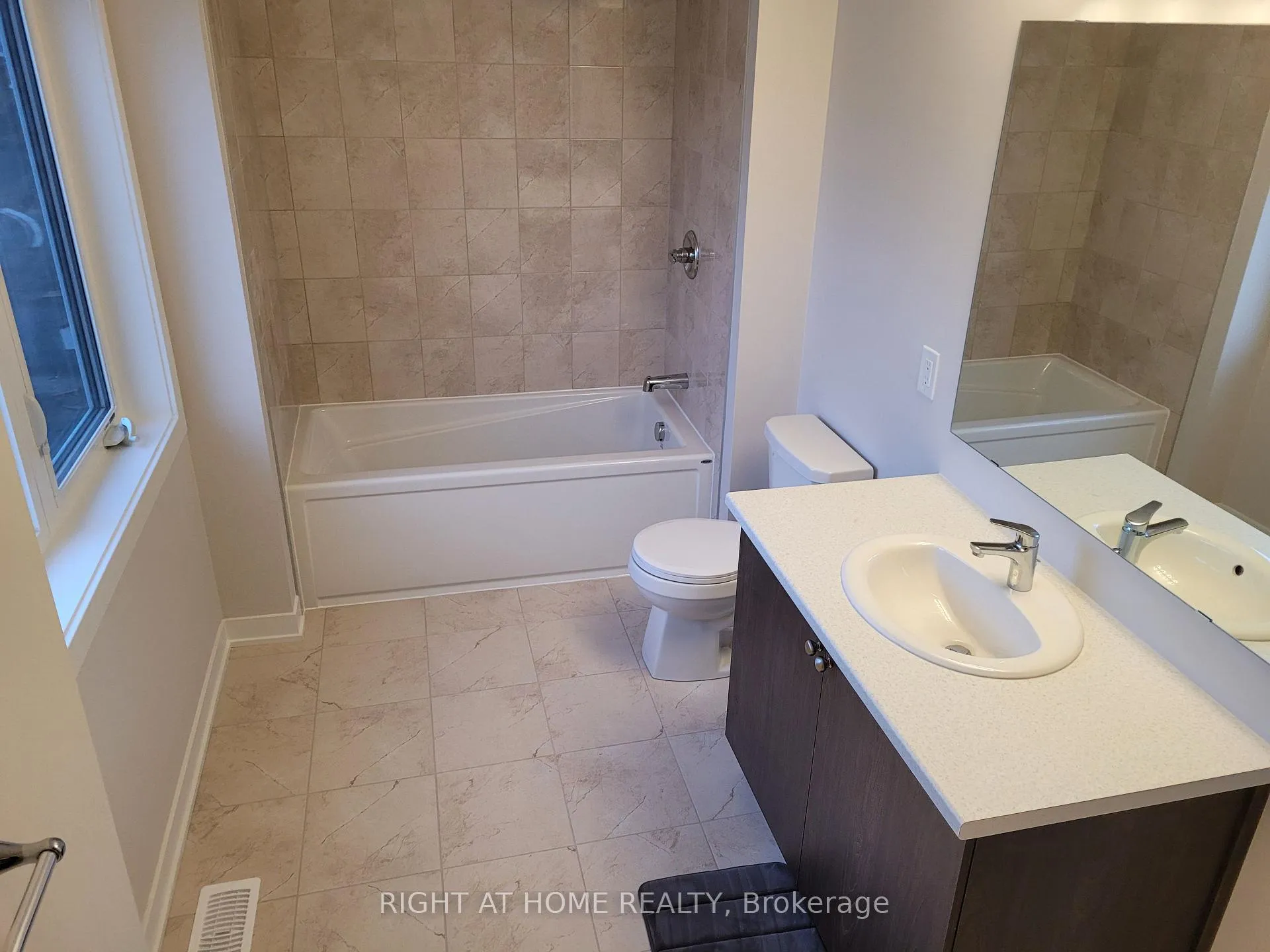 Photo 17 of 12 Focality Crescent, Ottawa, Barrhaven - Half Moon Bay — HOMEH