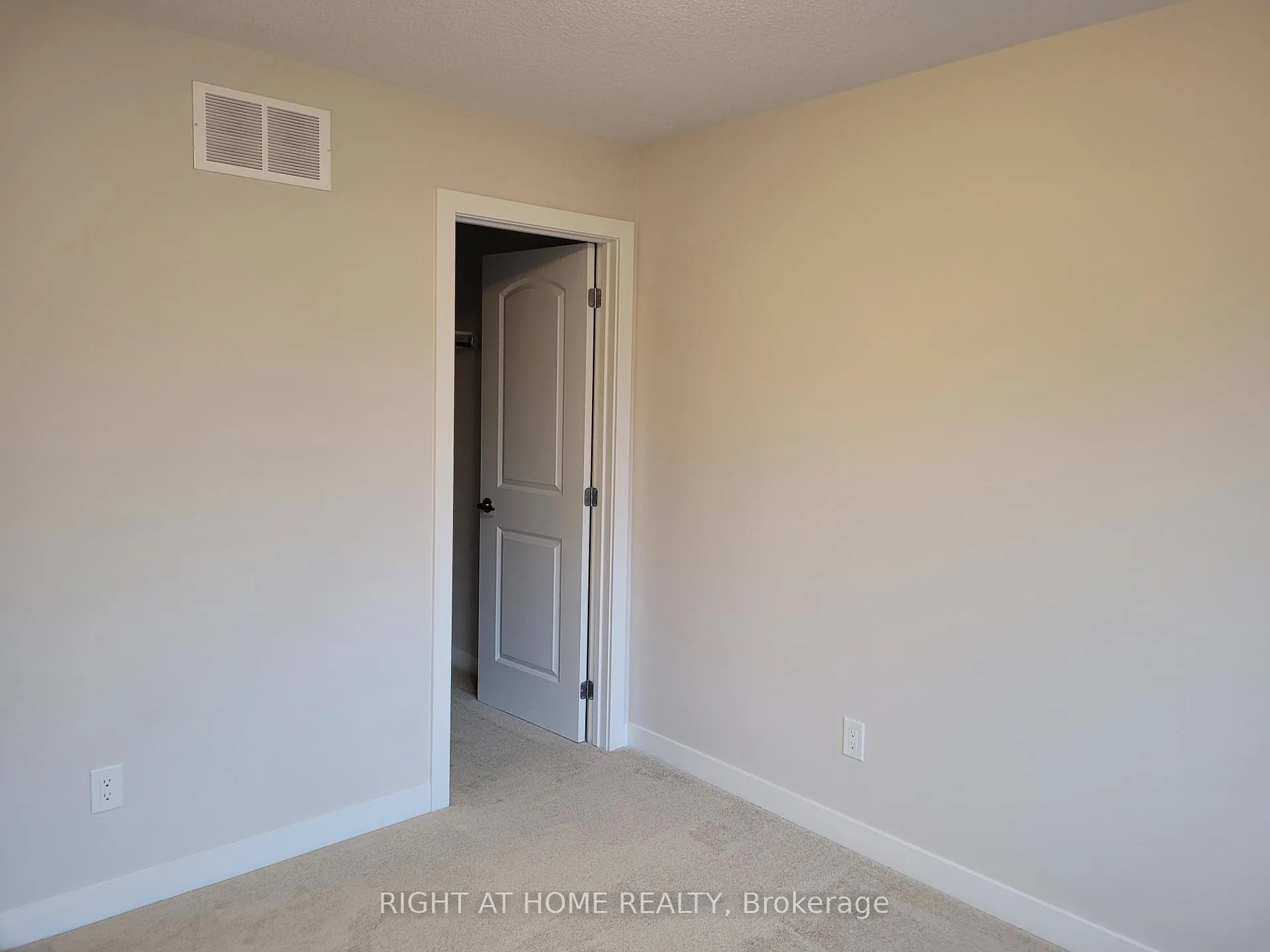 Photo 23 of 12 Focality Crescent, Ottawa, Barrhaven - Half Moon Bay — HOMEH