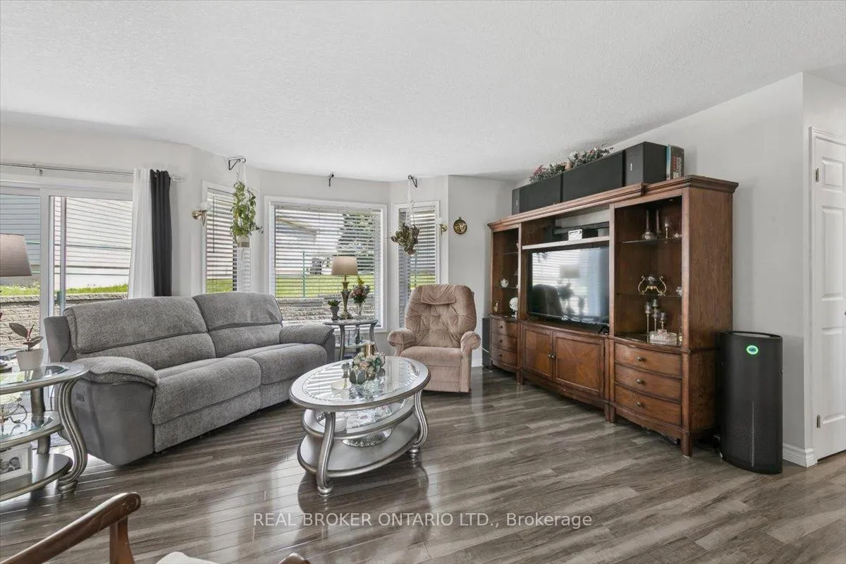 Photo 3 of 17 Greenfield Place, Wilmot — HOMEH