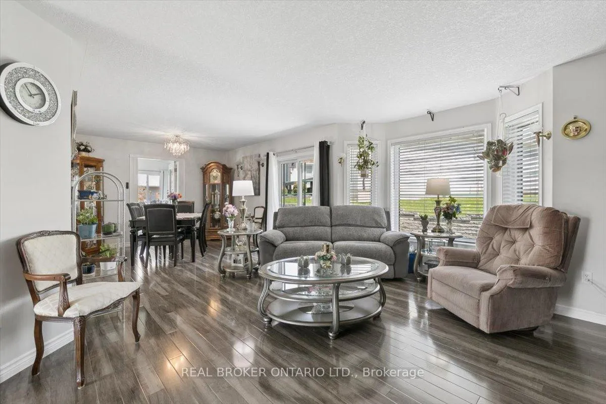 Photo 4 of 17 Greenfield Place, Wilmot — HOMEH