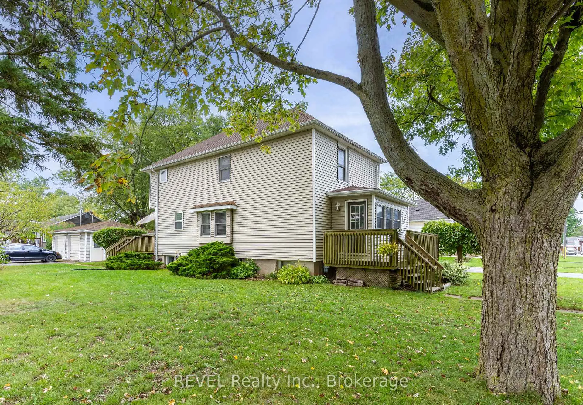 Photo 2 of 32 Bay Avenue, Welland, Dain City — HOMEH