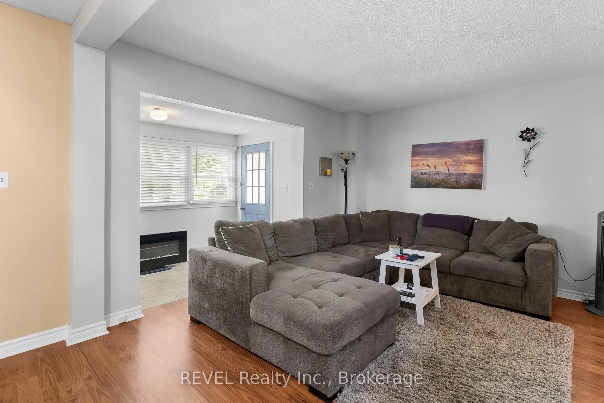 Photo 3 of 32 Bay Avenue, Welland, Dain City — HOMEH