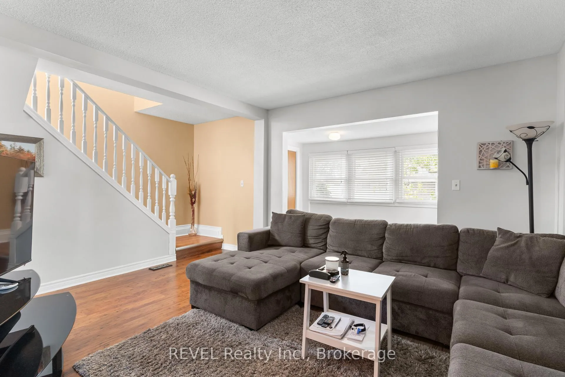 Photo 5 of 32 Bay Avenue, Welland, Dain City — HOMEH