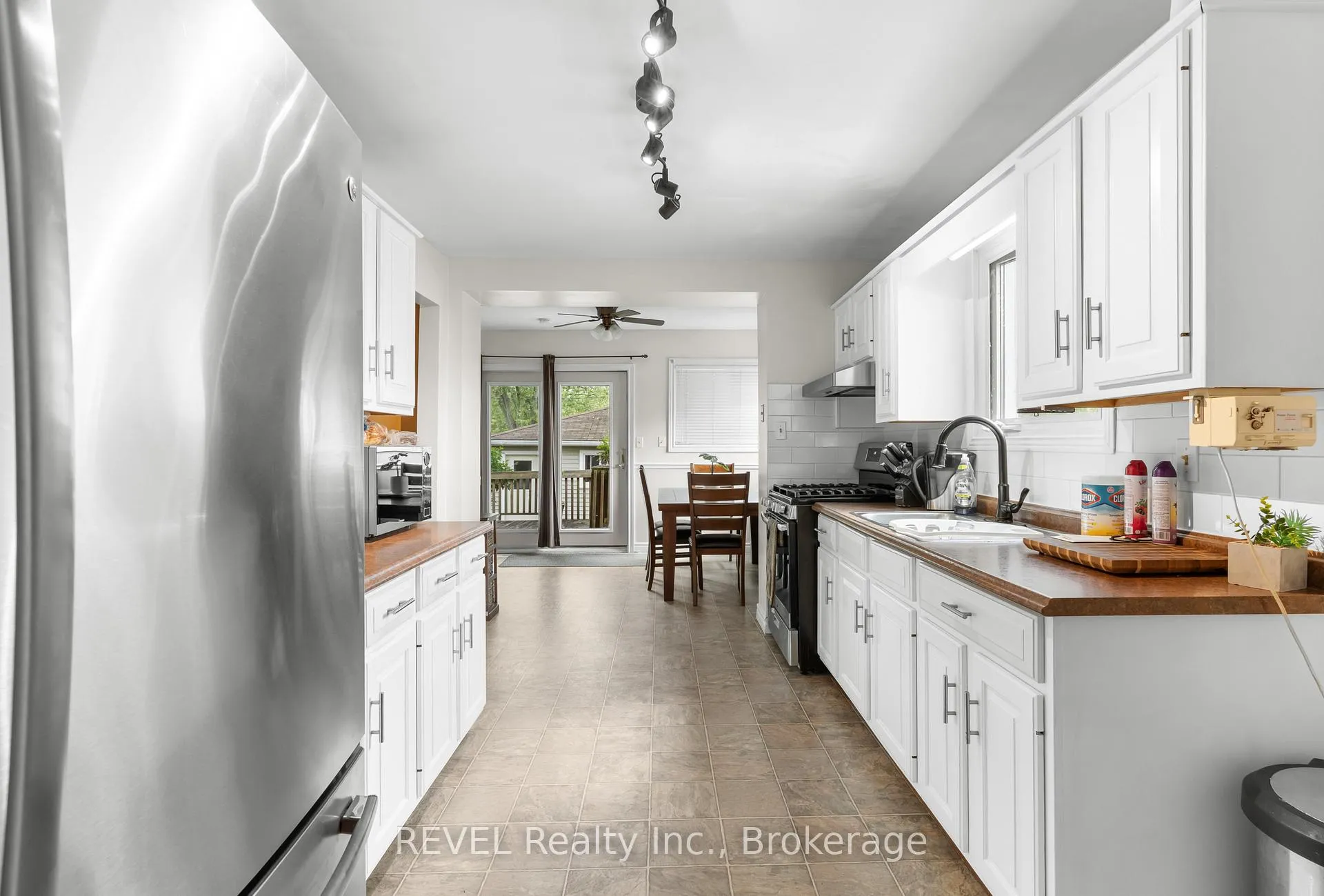 Photo 10 of 32 Bay Avenue, Welland, Dain City — HOMEH