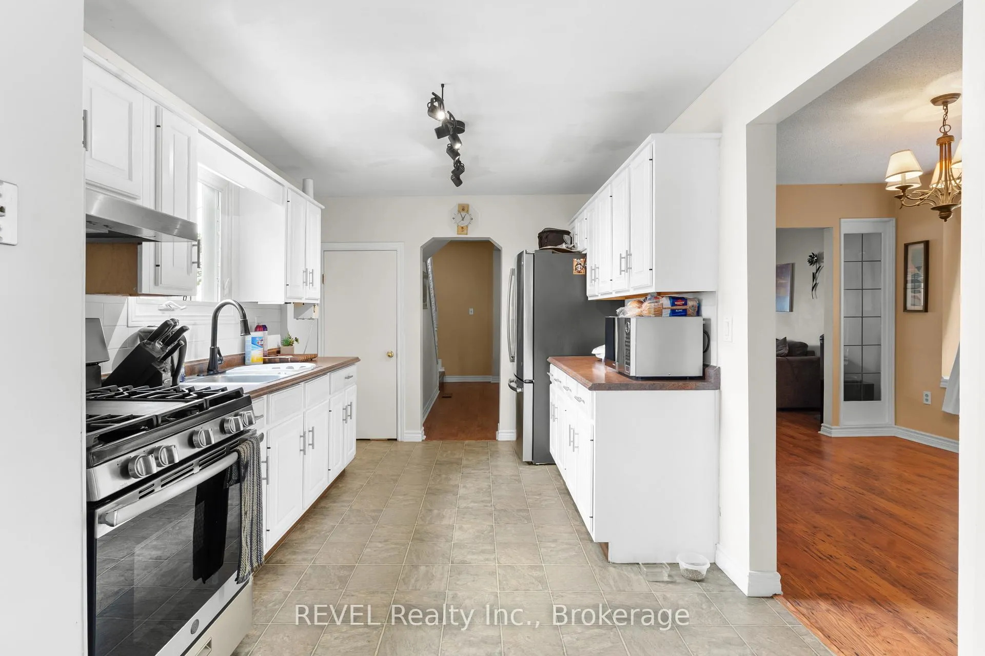 Photo 11 of 32 Bay Avenue, Welland, Dain City — HOMEH