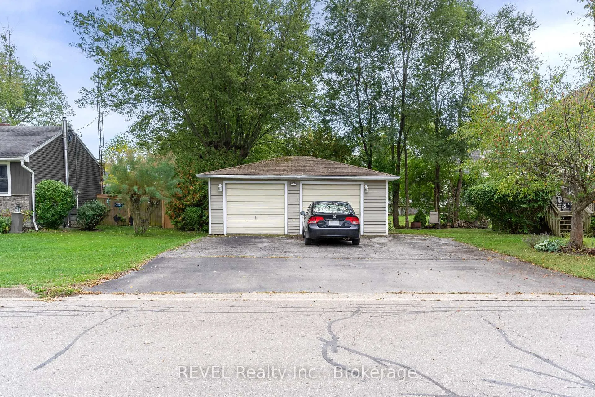 Photo 24 of 32 Bay Avenue, Welland, Dain City — HOMEH