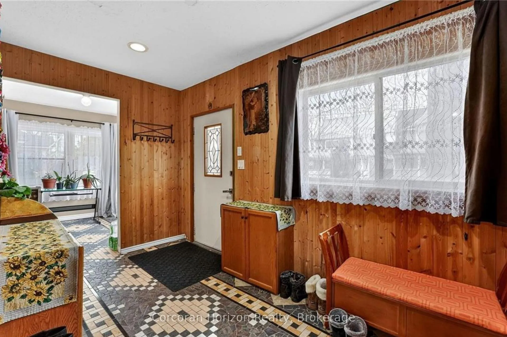 Photo 4 of 5270 Second Avenue, Niagara Falls, Cherrywood — HOMEH