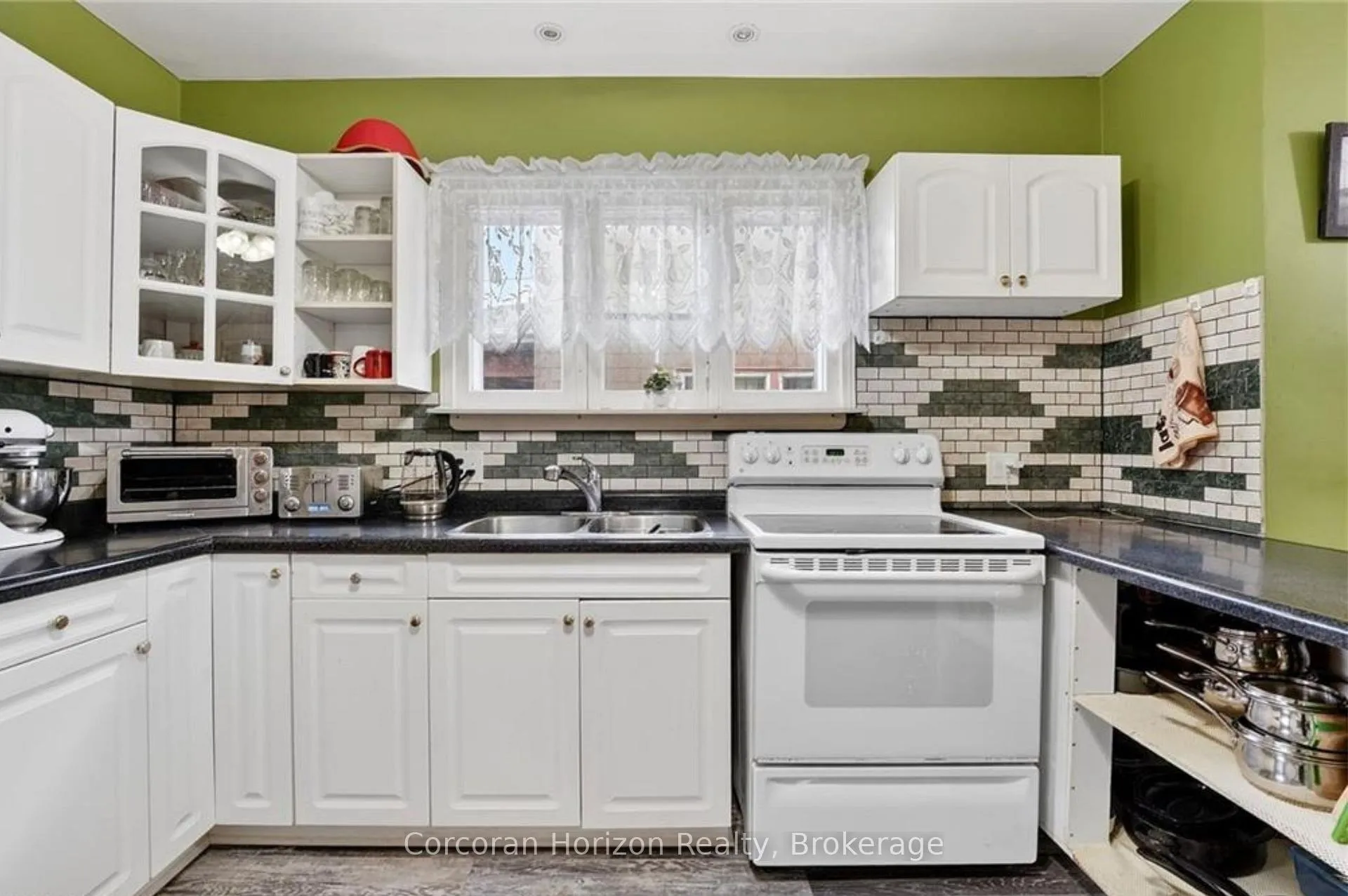 Photo 8 of 5270 Second Avenue, Niagara Falls, Cherrywood — HOMEH