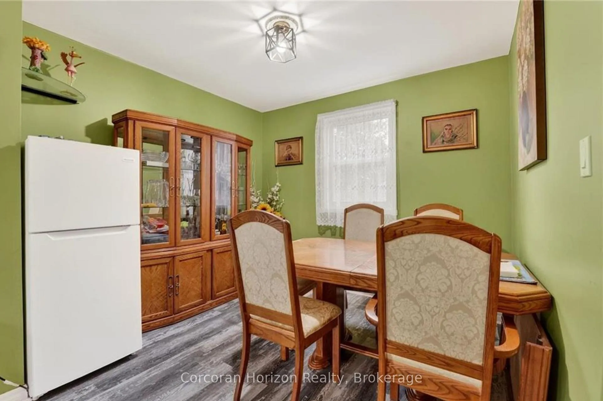 Photo 10 of 5270 Second Avenue, Niagara Falls, Cherrywood — HOMEH