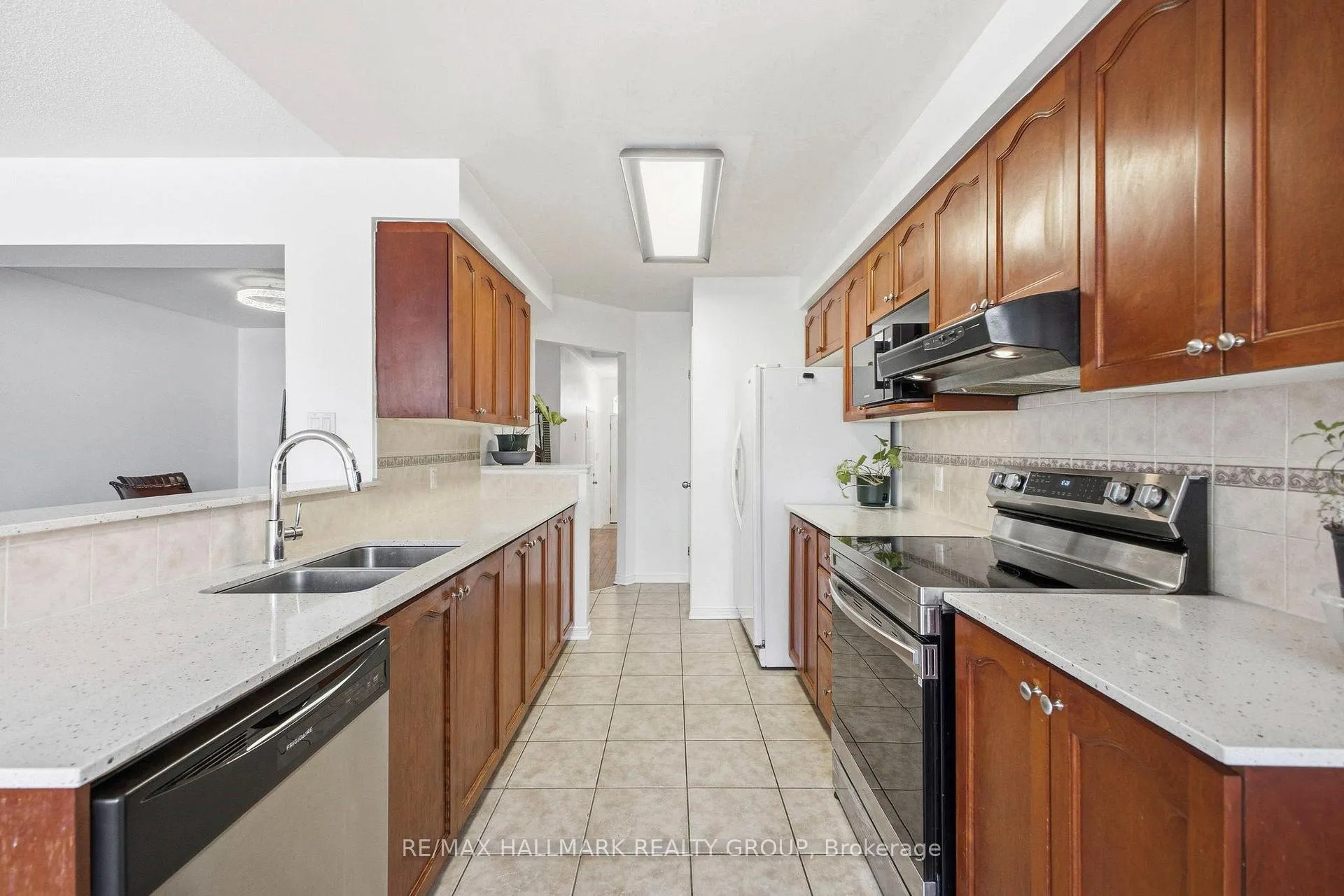 Photo 8 of 759 Everton Way, Ottawa, Riverside South/Gloucester Glen — HOMEH