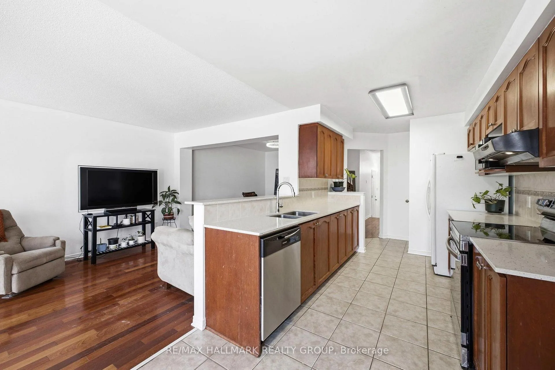 Photo 10 of 759 Everton Way, Ottawa, Riverside South/Gloucester Glen — HOMEH