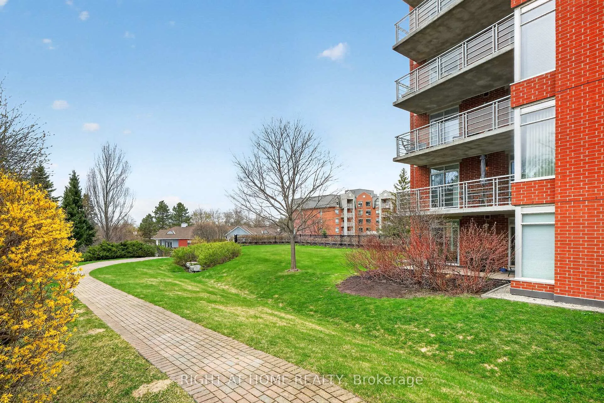 Photo 4 of Unit 307, 136 Darlington Private, Ottawa, Hunt Club/Western Community — HOMEH