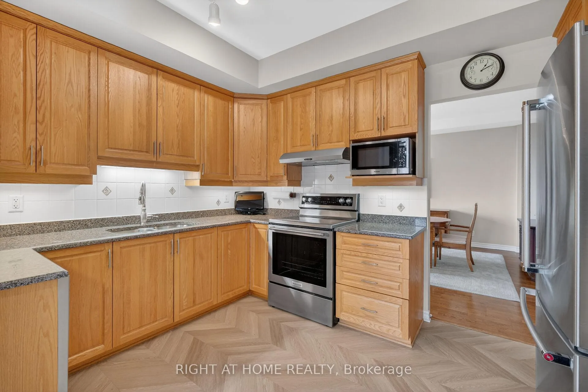 Photo 7 of Unit 307, 136 Darlington Private, Ottawa, Hunt Club/Western Community — HOMEH