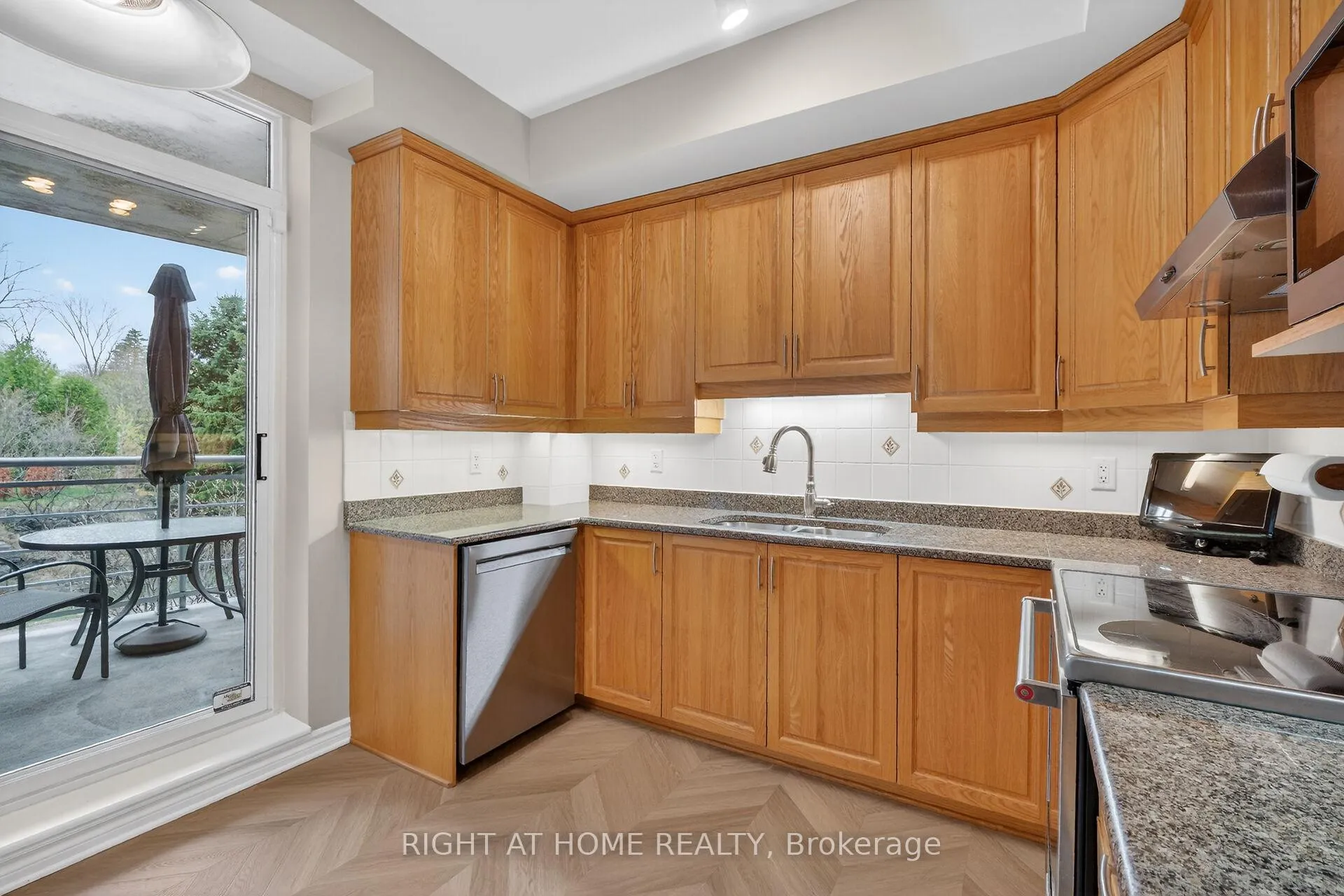 Photo 8 of Unit 307, 136 Darlington Private, Ottawa, Hunt Club/Western Community — HOMEH