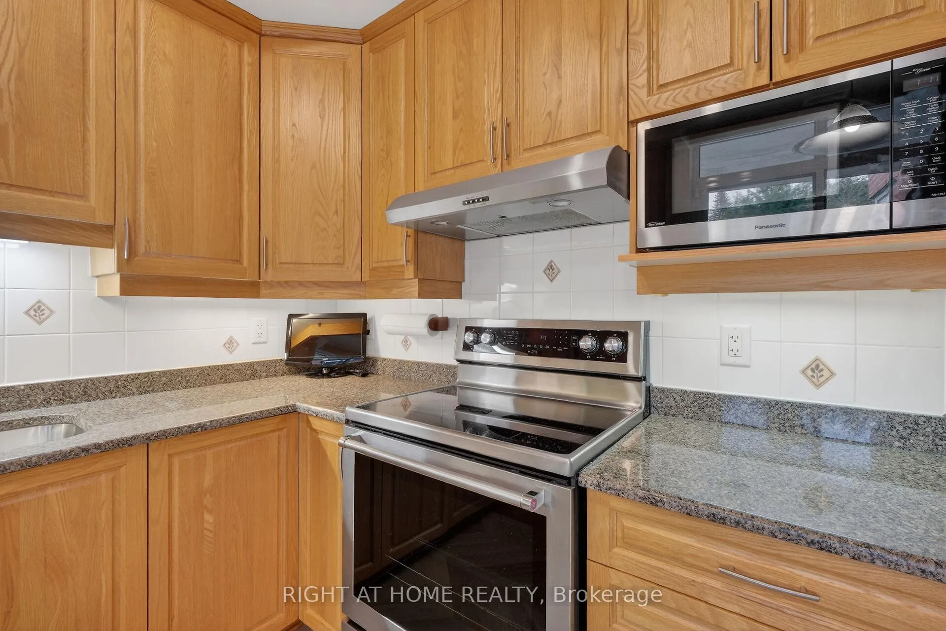 Photo 11 of Unit 307, 136 Darlington Private, Ottawa, Hunt Club/Western Community — HOMEH